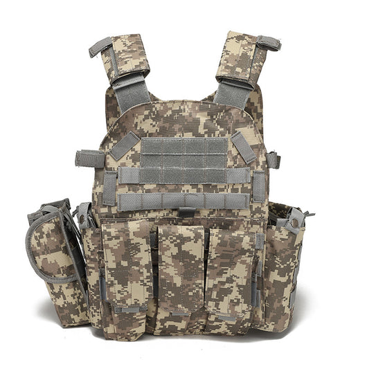 Tactical Plate Carrier with pouches