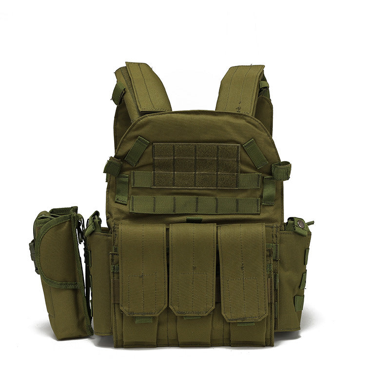Tactical Plate Carrier with pouches