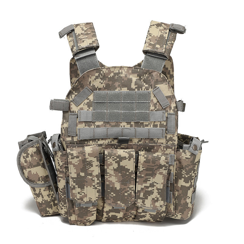 Tactical Plate Carrier with pouches